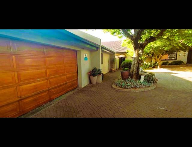 4 BEDROOM TOWNHOUSE FOR SALE IN HELICON HEIGHTS